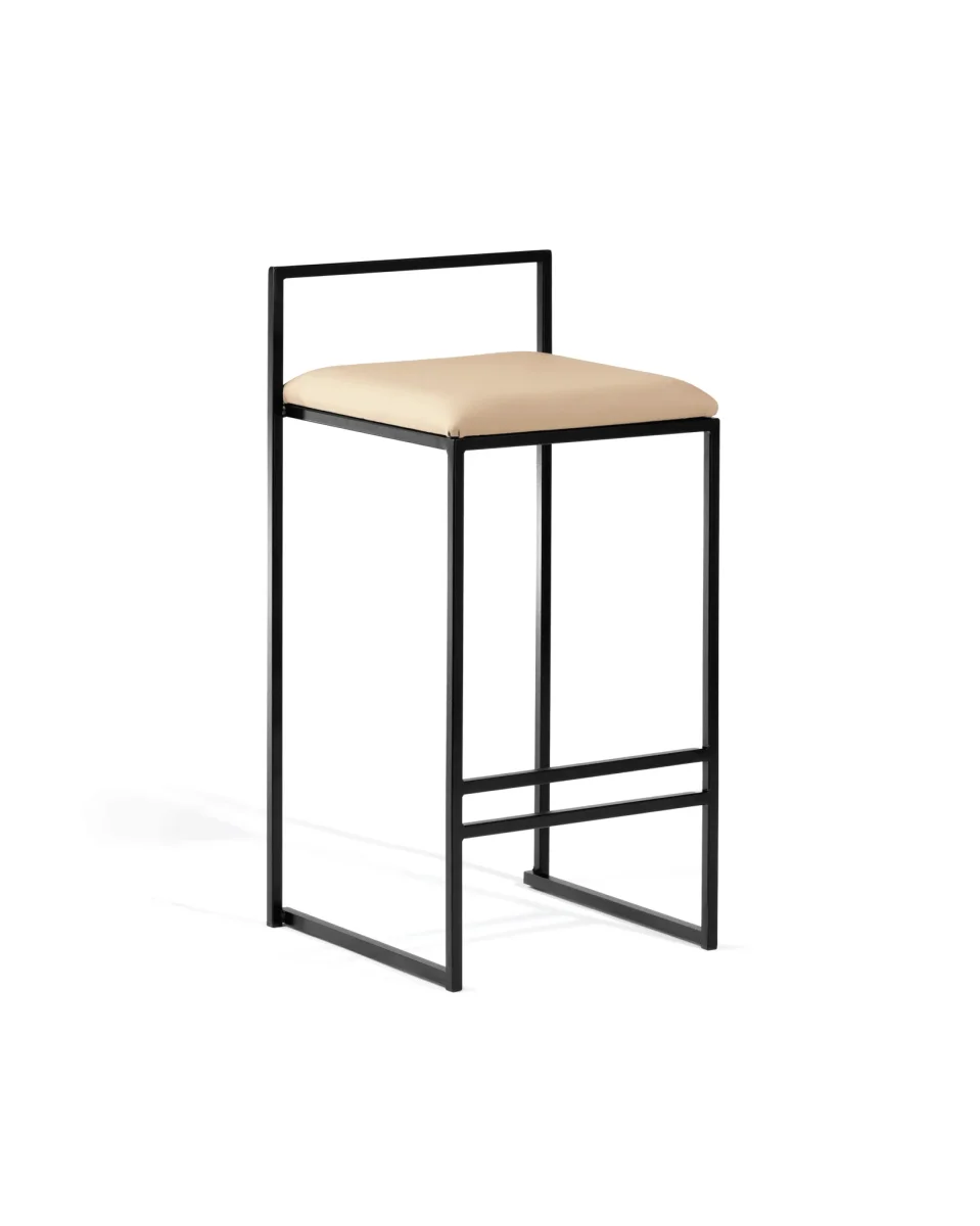 by Crea® Barhocker FREJA Schwarzer Rahmen Latte Lederkissen